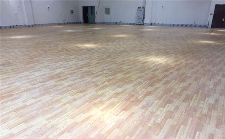 學(xué)校舞臺實(shí)木地板怎么保養(yǎng)