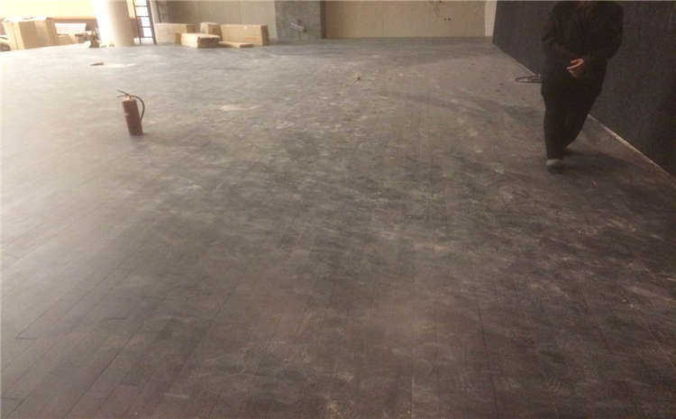 橡膠木運(yùn)動籃球地板造價是的多少?