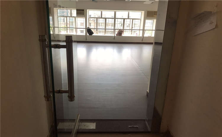 橡膠木運(yùn)動籃球地板報(bào)價(jià)