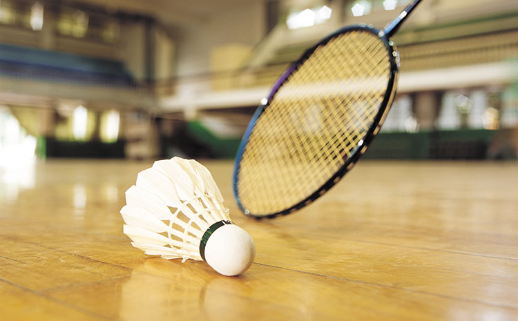 學校風雨操場地板多少錢一平米？