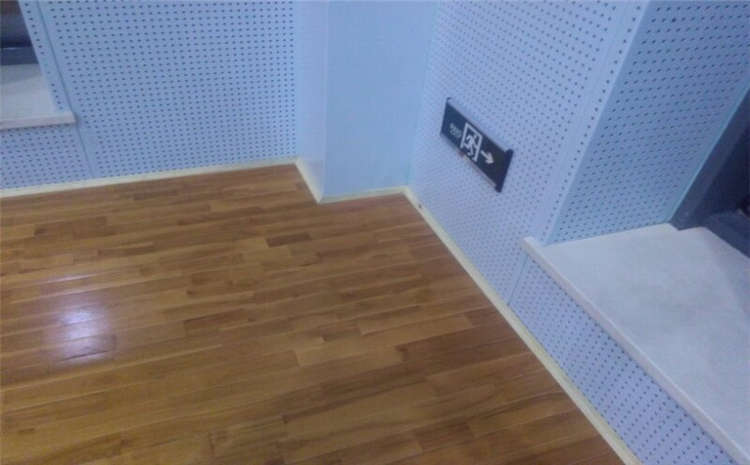 拼接板籃球運(yùn)動(dòng)地板怎么翻新?